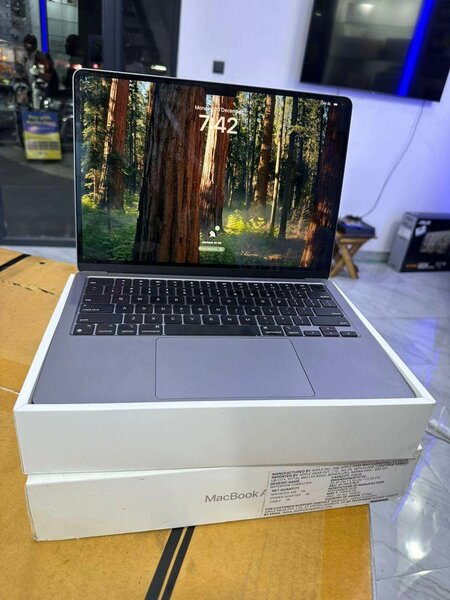MacBook 2020 M1 Pro  16GB RAM  512GB SSD