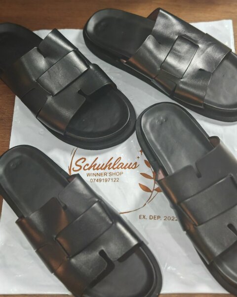 Sandales noires en cuir unisexe