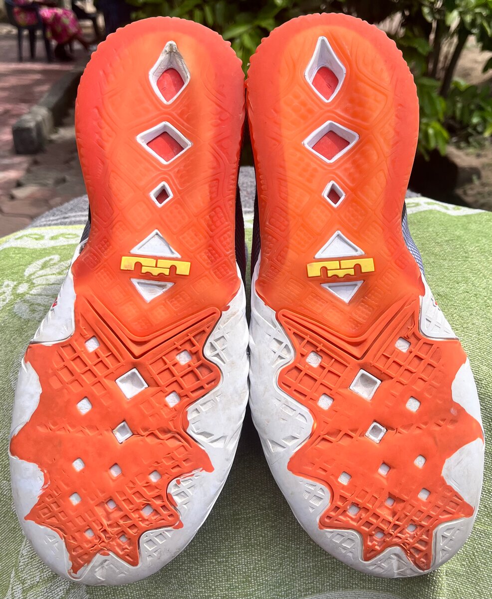 NikeSpace Jam x LeBron 18 Low