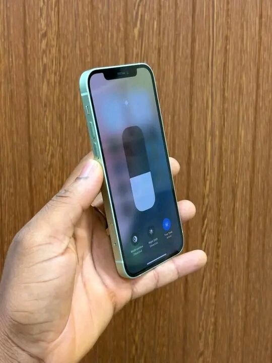 iPhone 12 simple