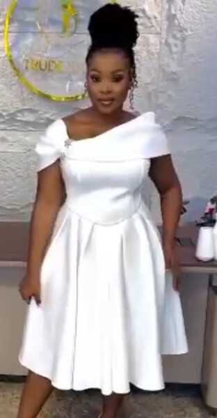 Robe Blanche Élégante