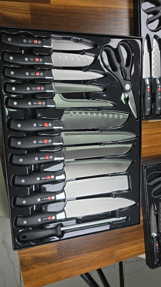 Ensemble de 13 couteaux