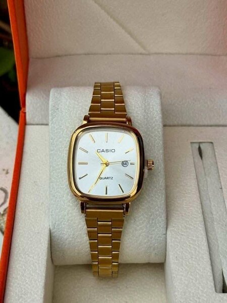 Montre Femme Casio en Acier Doré