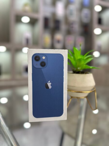 iPhone 13 - (128gb)