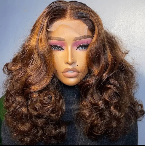 Perruque bouclée en dentelle