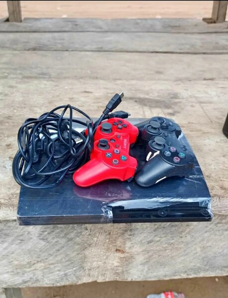 PlayStation 2 avec 2 manettes