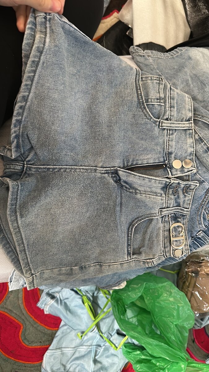 Продаю новые джинсовые шорты