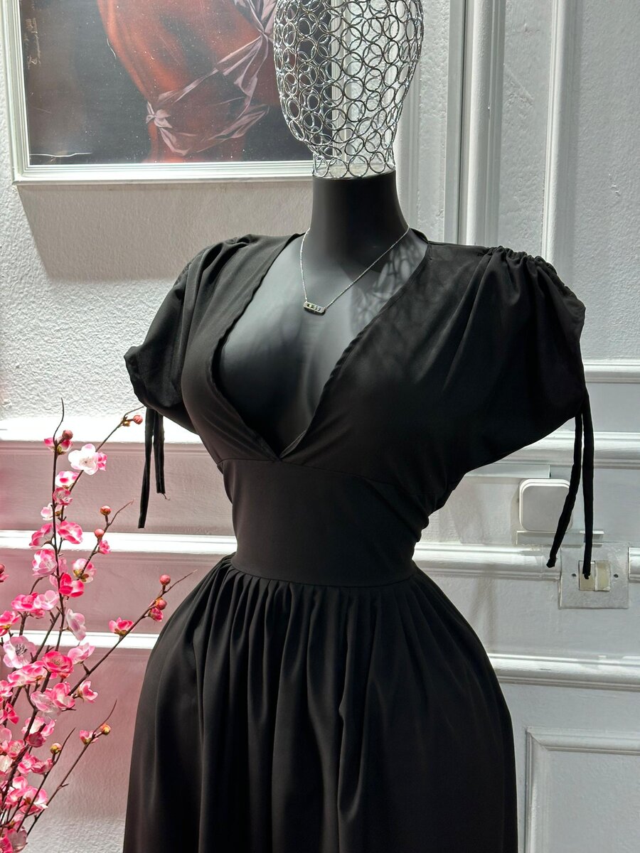 Robe longue noire élégante