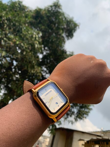 Montre élégante en cuir