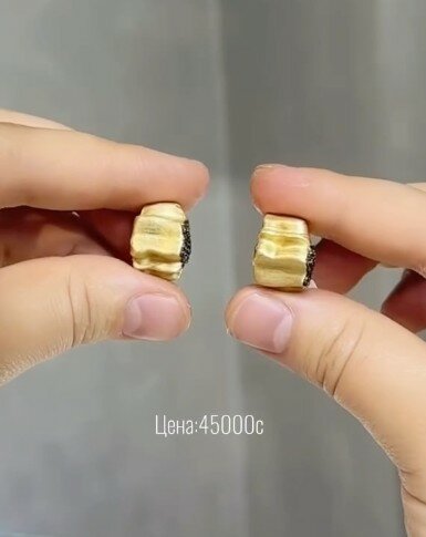 Небольшие золотые серьги