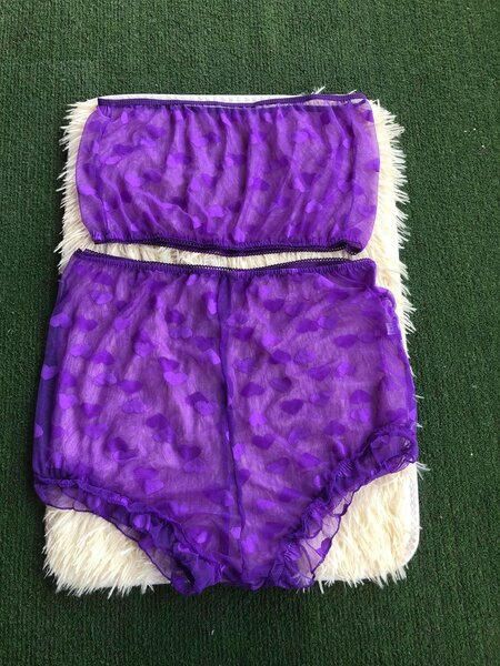 Belle lingerie violet