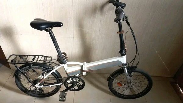 Vélo pliant compact blanc