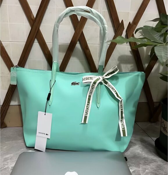 Sac lacoste en cuir élégant