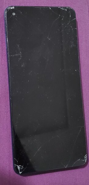 Smartphone avec écran fissuré