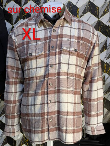 Costume élégant à rayures