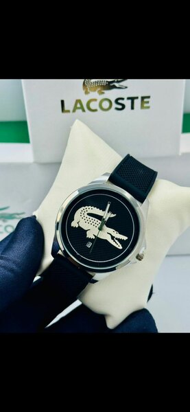 Montre élégante Lacoste