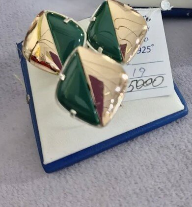 Красивый комплект украшений (серьги + кольцо)