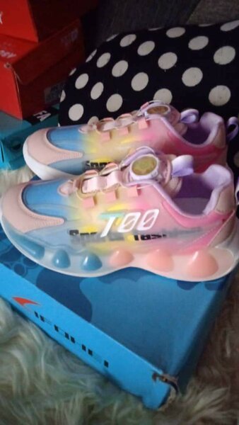 Baskets LED multicolores enfant