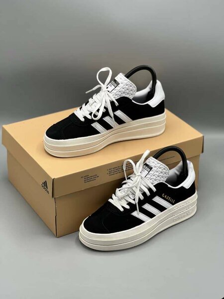 Chaussure Adidas pour la femme