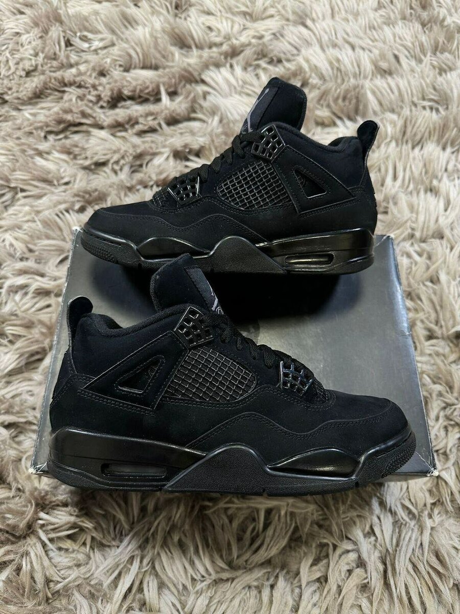 First class jordan 4 black cats,comes boxed
