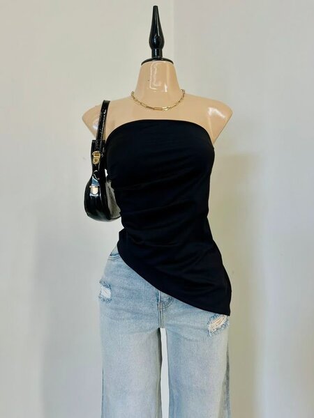 Top dos nu élégant