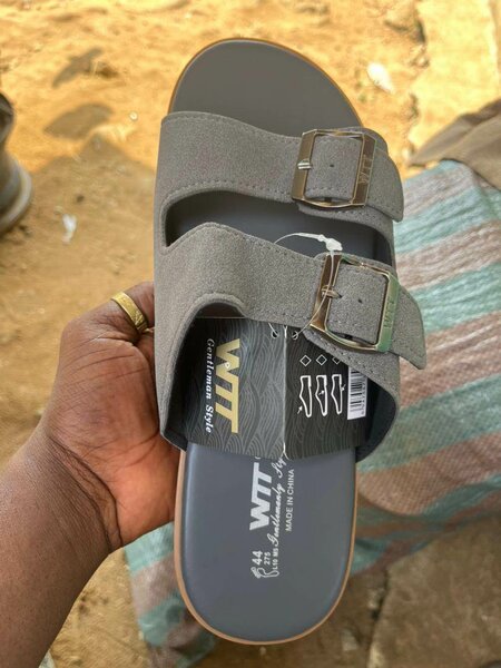 Sandales plates pour homme WTT