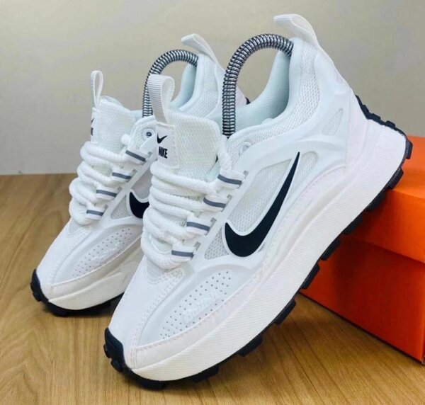 Chaussures Nike blanches pour homme