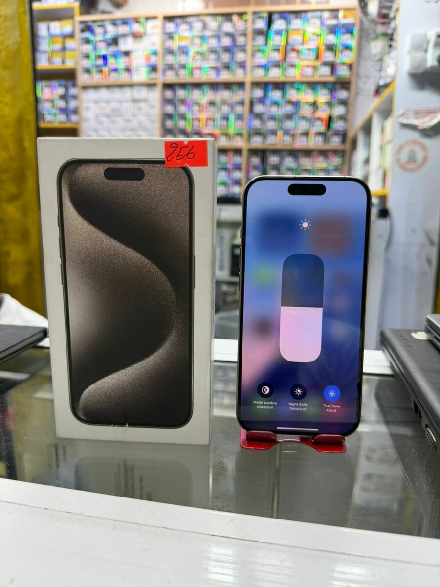 iPhone 15 pro 256 giga tout pa