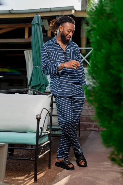 L'ensemble: chemise et pantalon