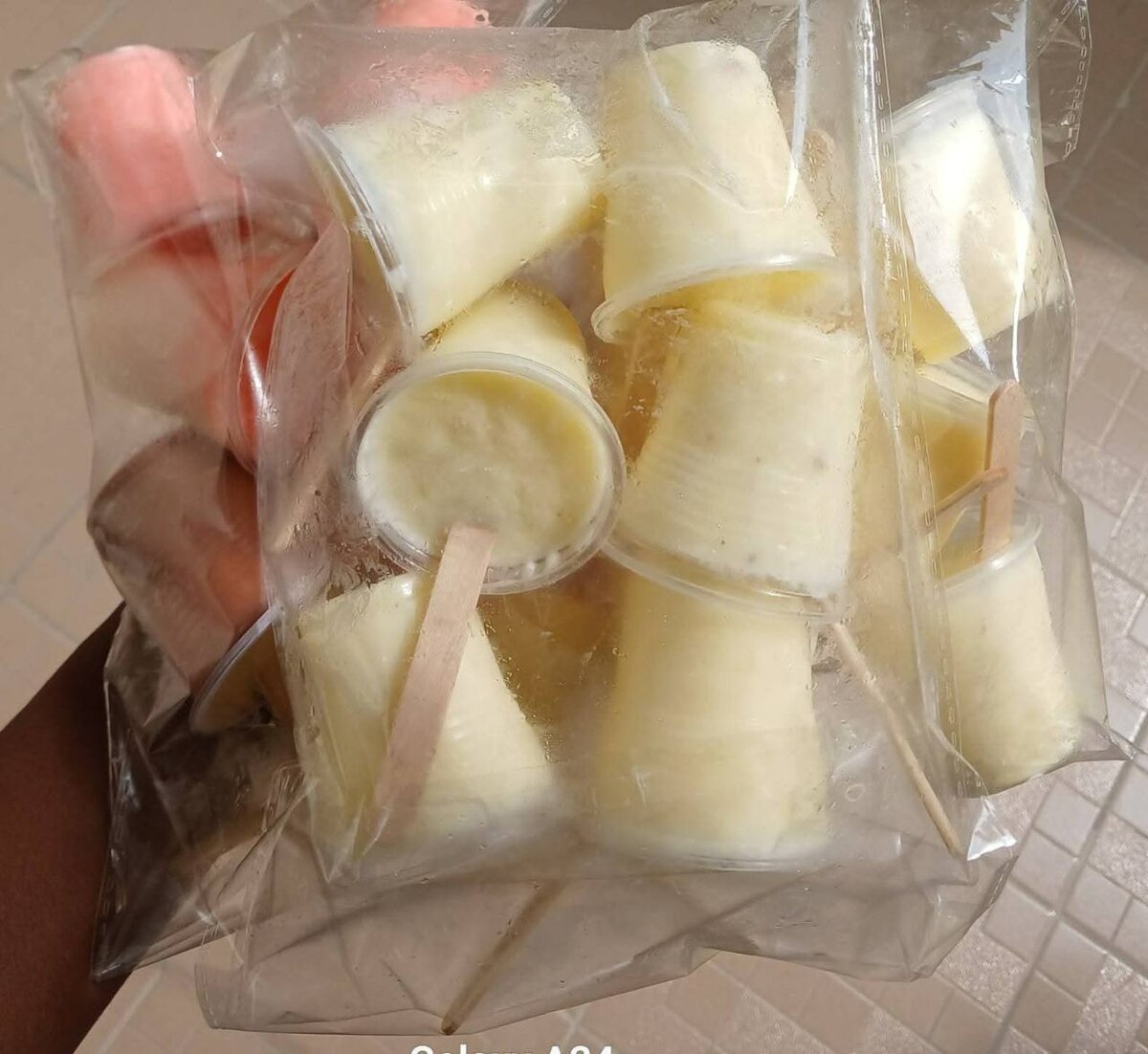 Glaces artisanales variées givrées