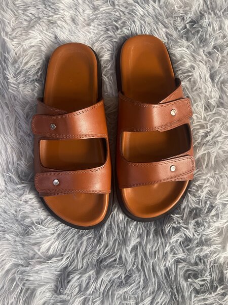 Chaussons en cuir élégant