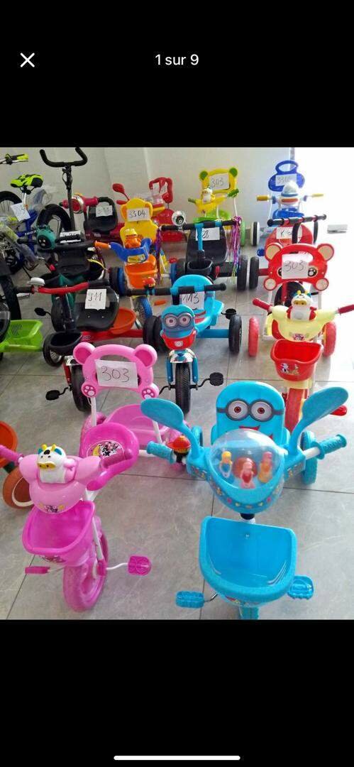 Tricycles colorés pour enfants