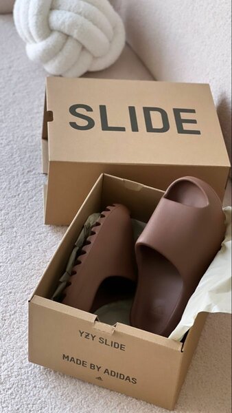 Yeezy slides triple brown