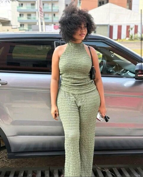 Chic ensemble disponible