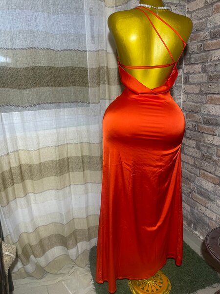 Robe longue asymétrique rouge