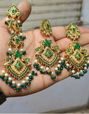 Stylish Traditional Formal Earring with Bindiya