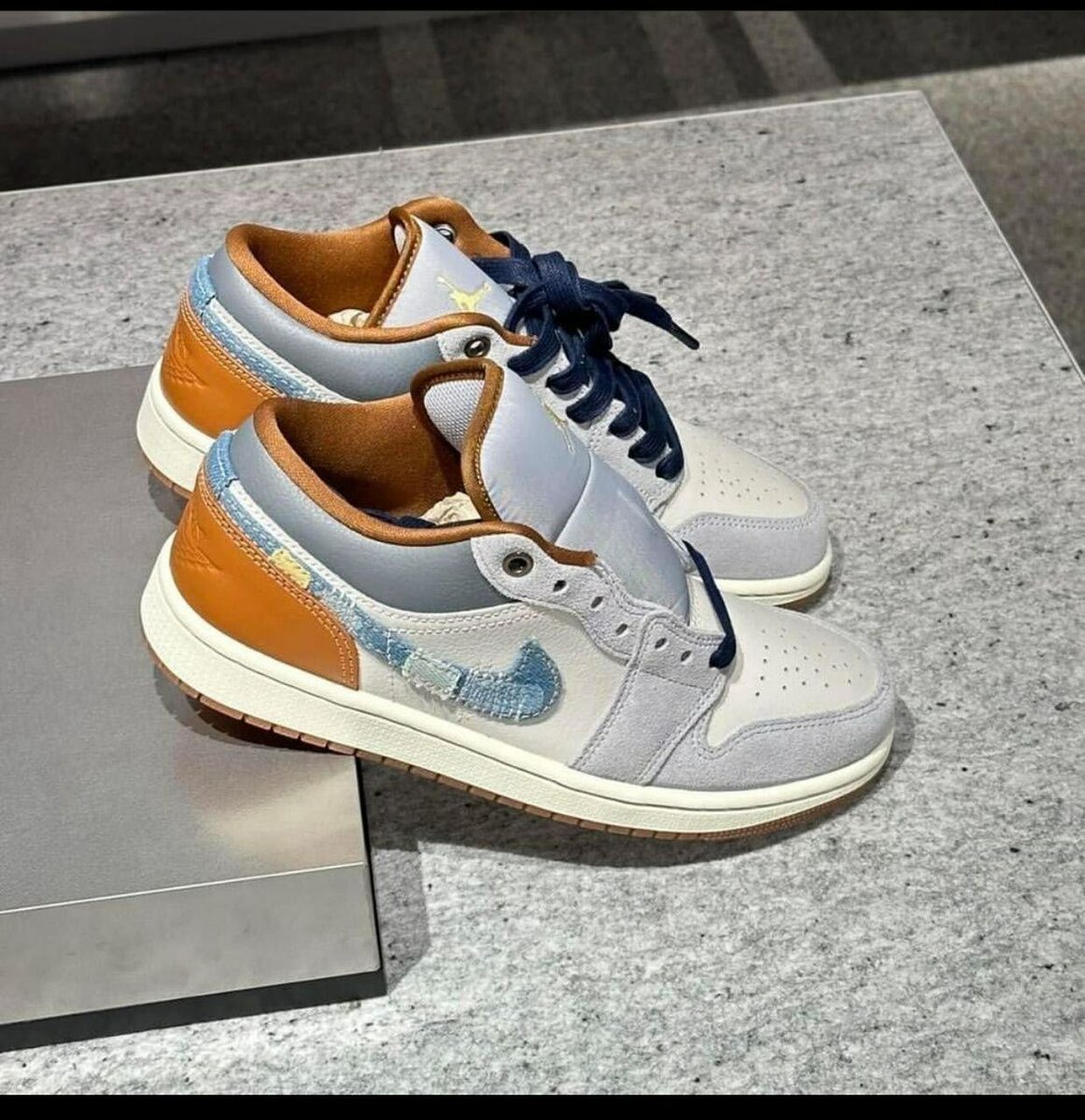 AIR JORDAN 1 LOW DUNK