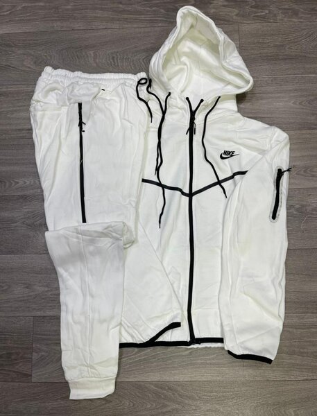 Complet NIKE
