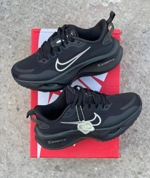 NIKE ZOOM