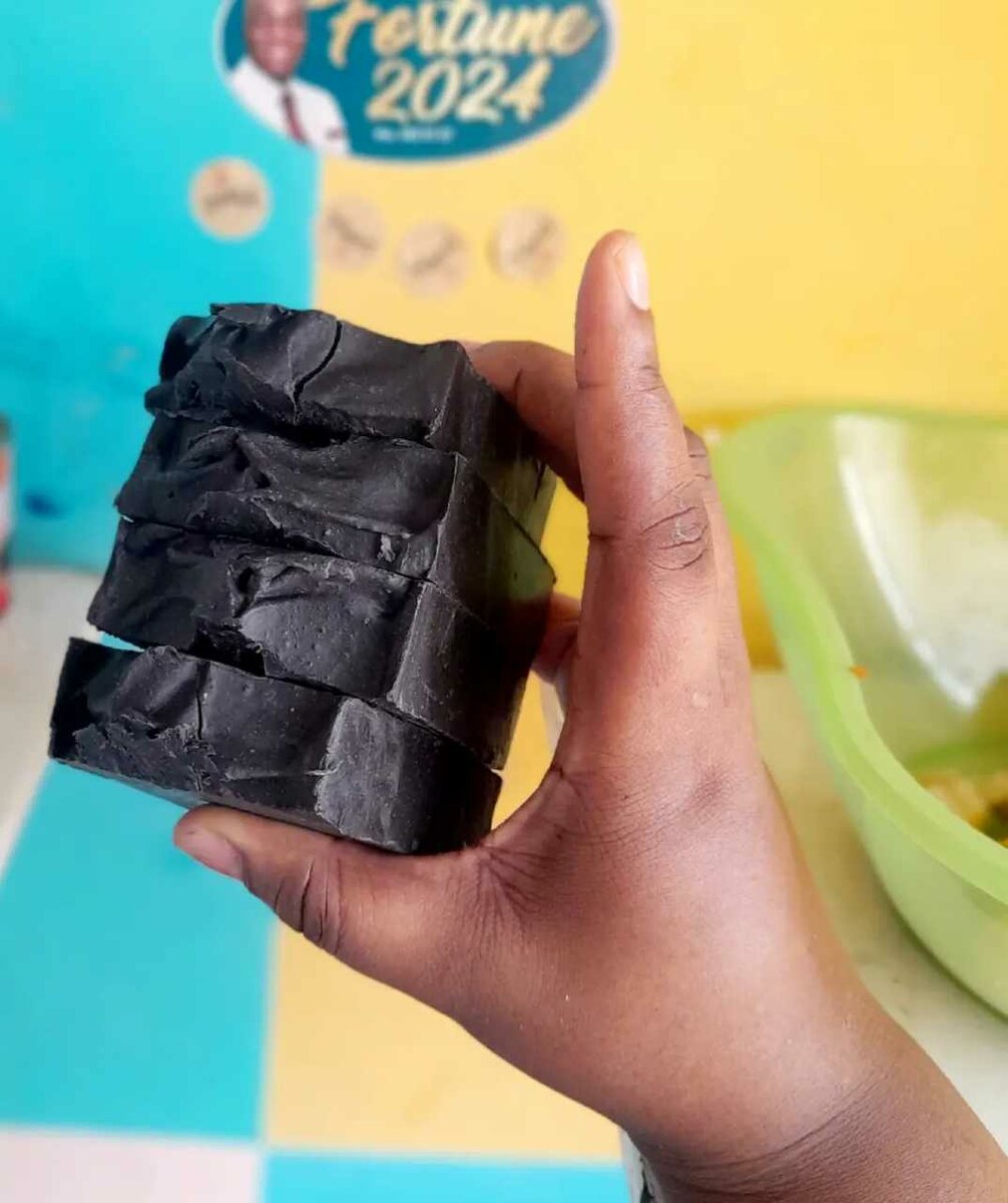 Savon Charbon Actif Tea Tree