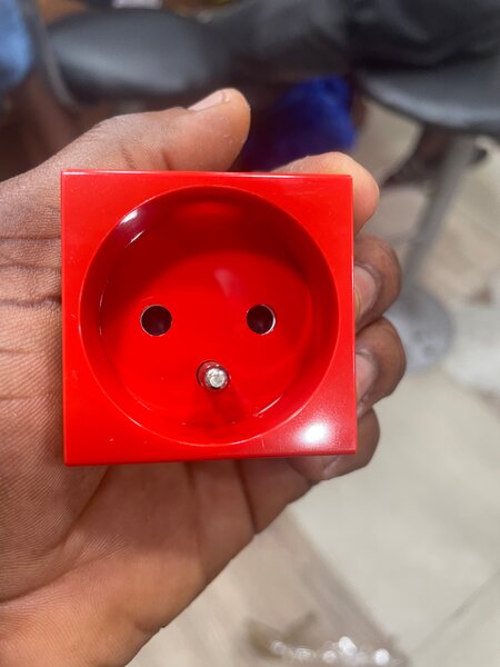 Prise Murale Rouge Moderne