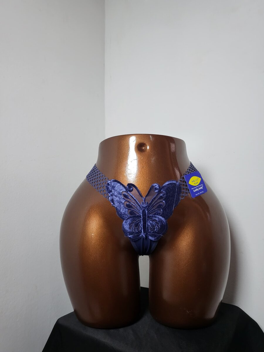 String papillon en dentelle