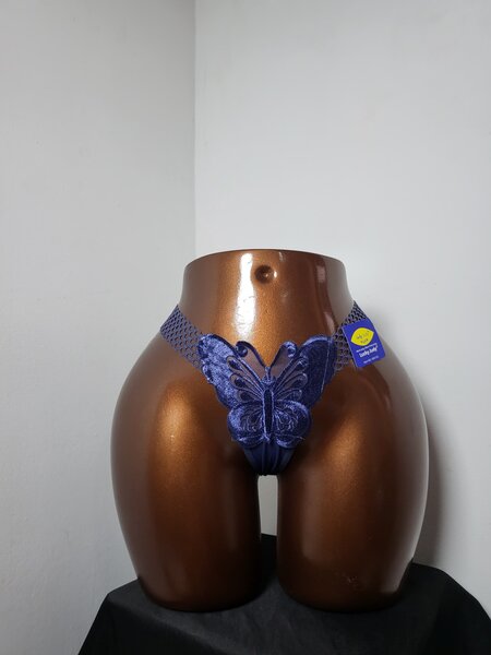 String papillon en dentelle