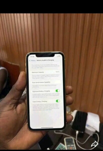 Smartphone couleur jaune