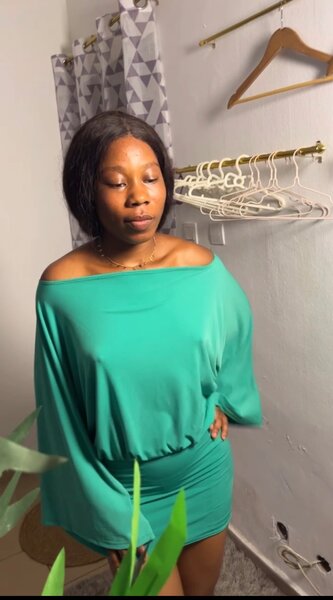 Robe Vert Design Épaule Nue