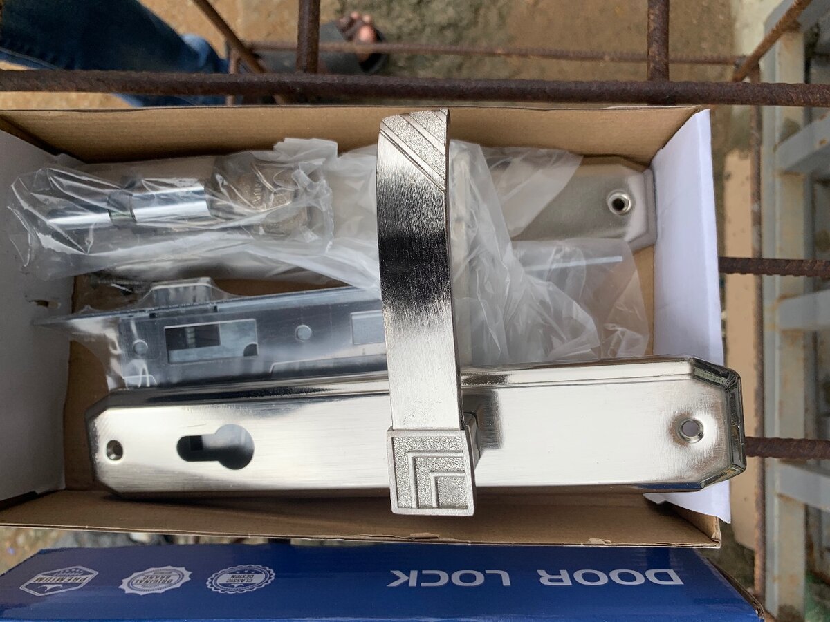 Serrure de porte en acier