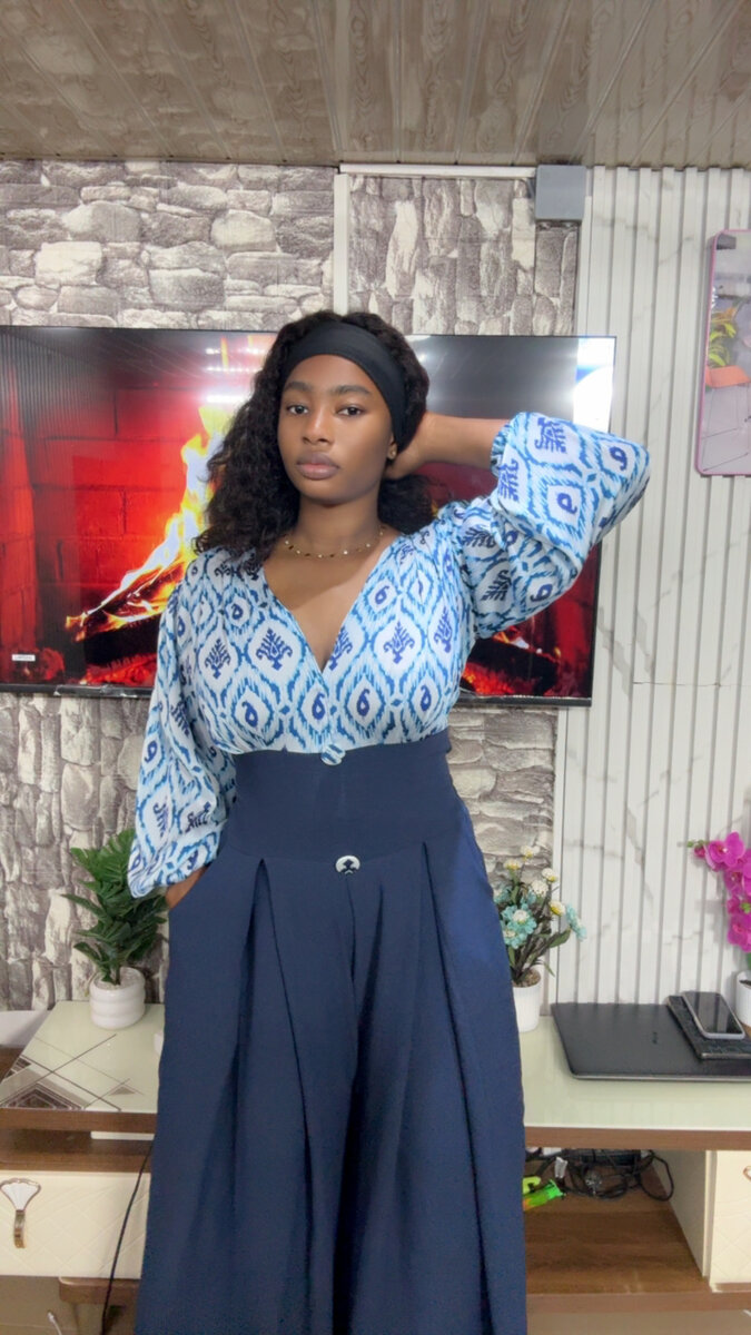 Blouse élégante à motifs bleus