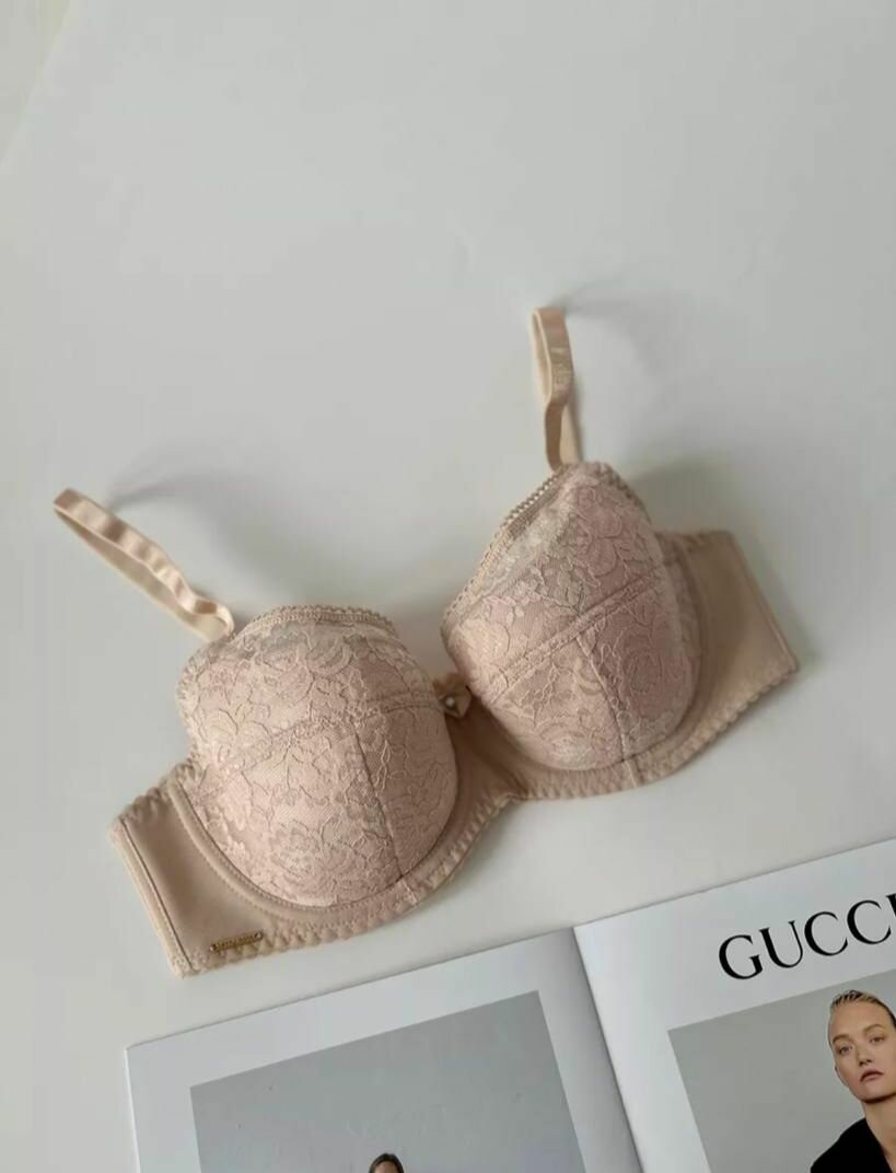 Бюстгальтер на тонком поролоне!