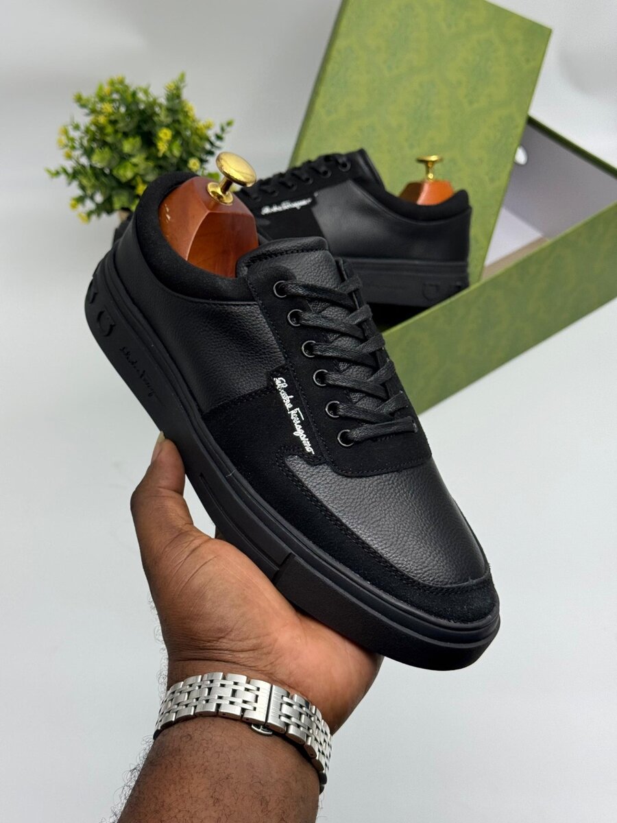 FERRAGAMMO ALL BLACK