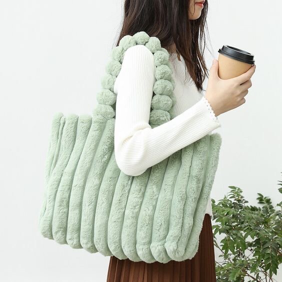 Sac à main en fourrure tendance